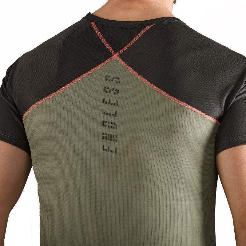 Endless Crossback T-Shirt in Armee-Grün