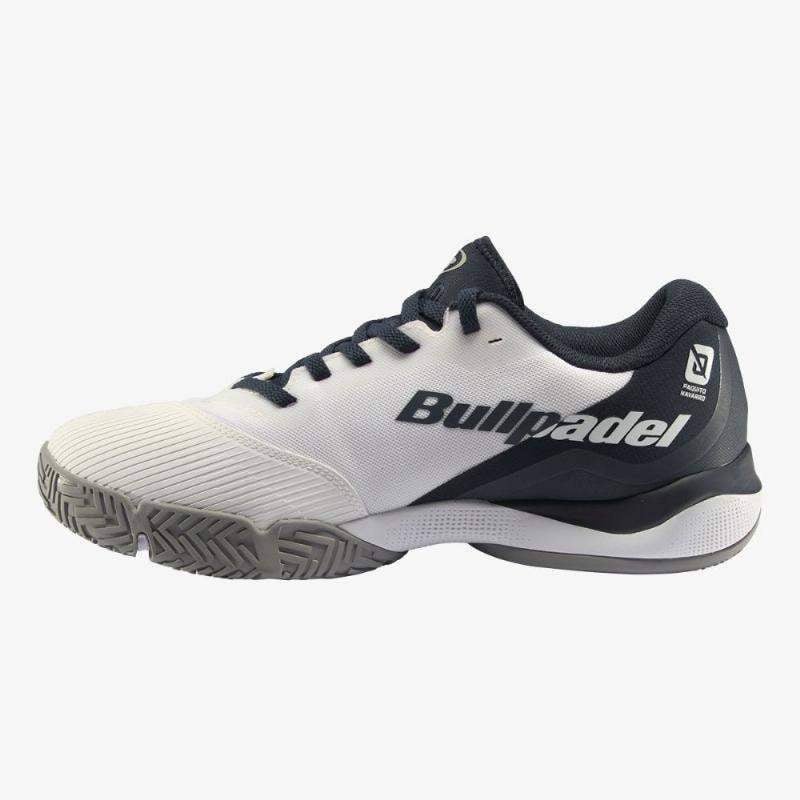 Bullpadel Paquito Navarro Hack Hybrid Fly 23V weiße Sportschuhe